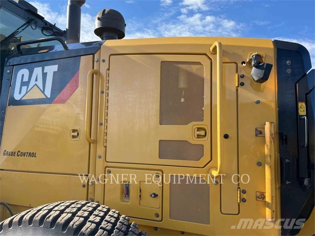 CAT 140M3 AWD モーターグレーダー