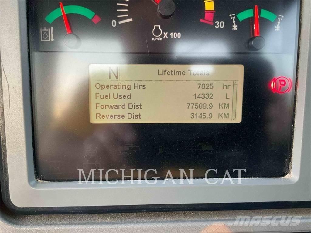 CAT 140M3 AWD モーターグレーダー