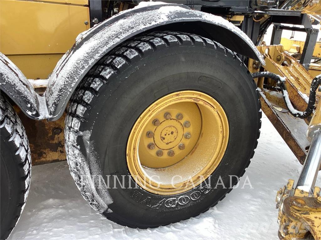 CAT 140M3 AWD モーターグレーダー