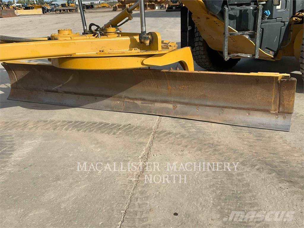 CAT 150 モーターグレーダー