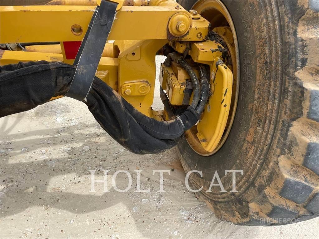 CAT 150-15AWD モーターグレーダー