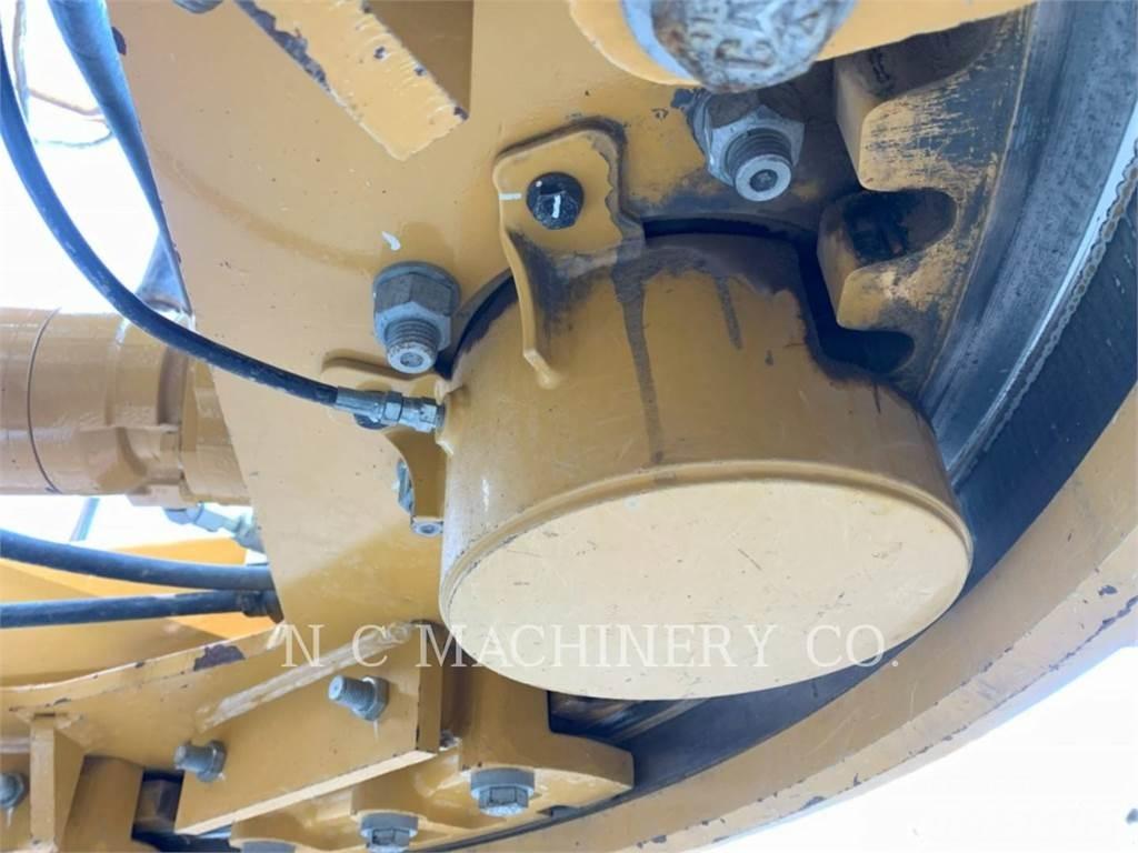 CAT 150-15AWD モーターグレーダー