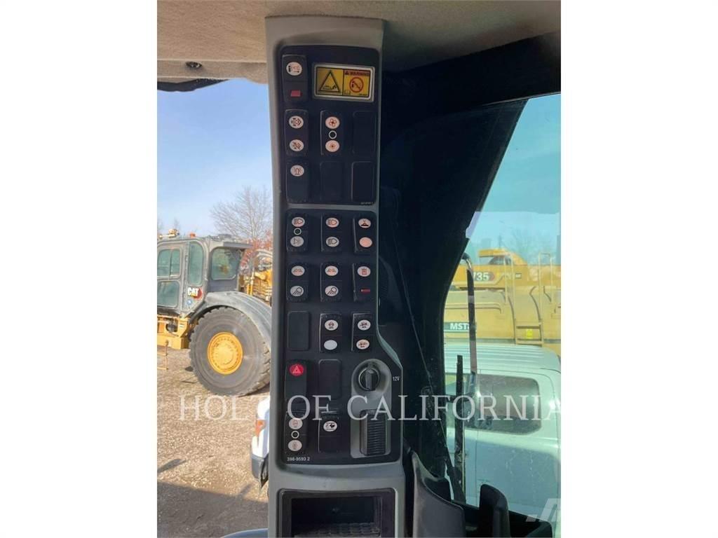 CAT 150 3W モーターグレーダー