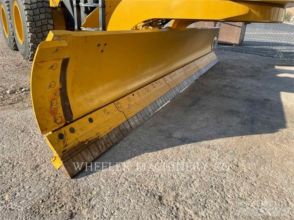 CAT 150 AWD モーターグレーダー