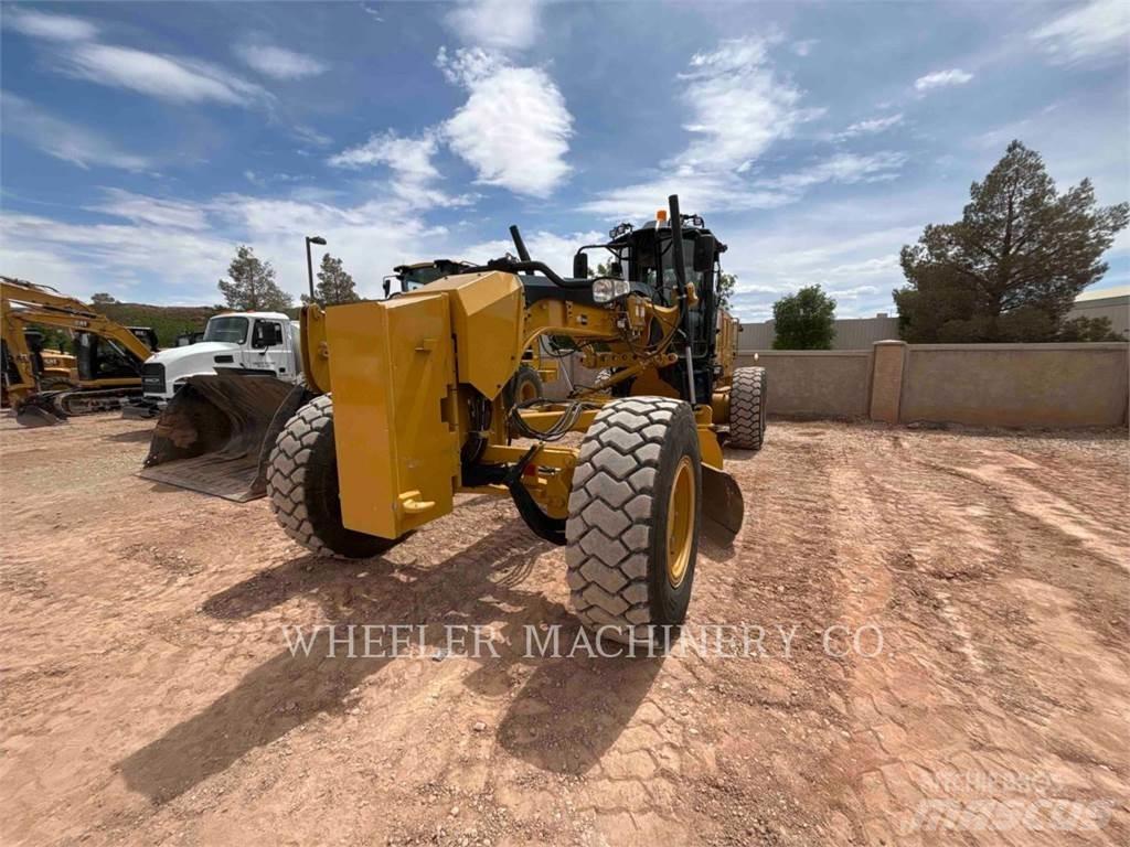 CAT 150 AWD モーターグレーダー