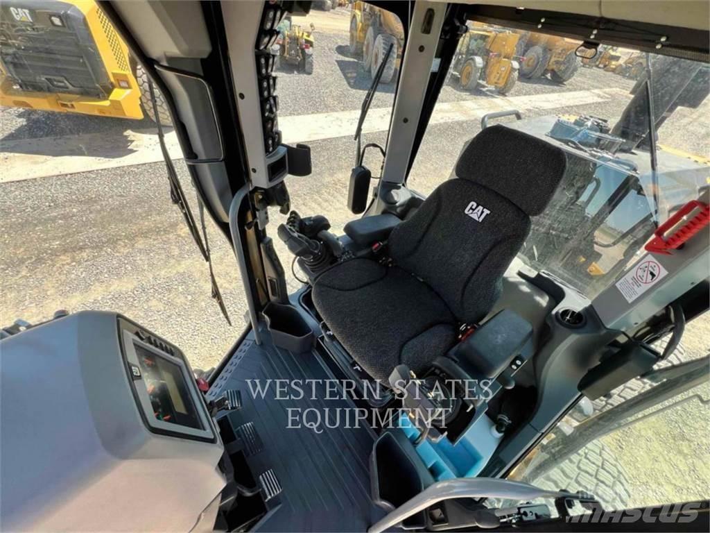 CAT 150 AWD モーターグレーダー