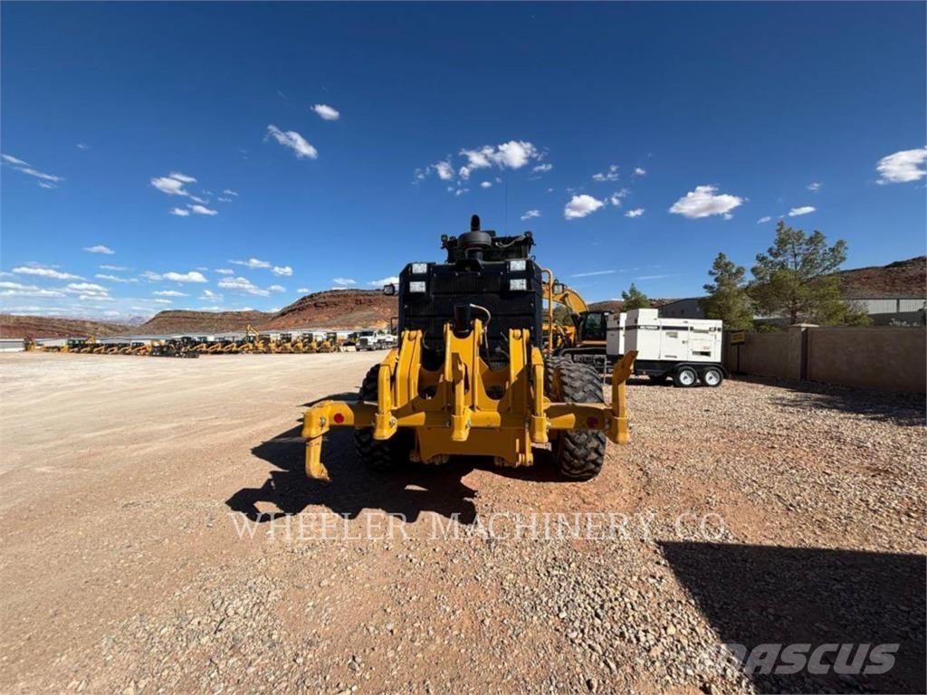 CAT 150 AWD モーターグレーダー