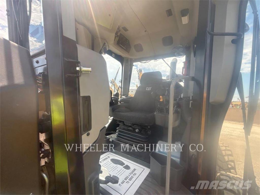 CAT 150 AWD モーターグレーダー