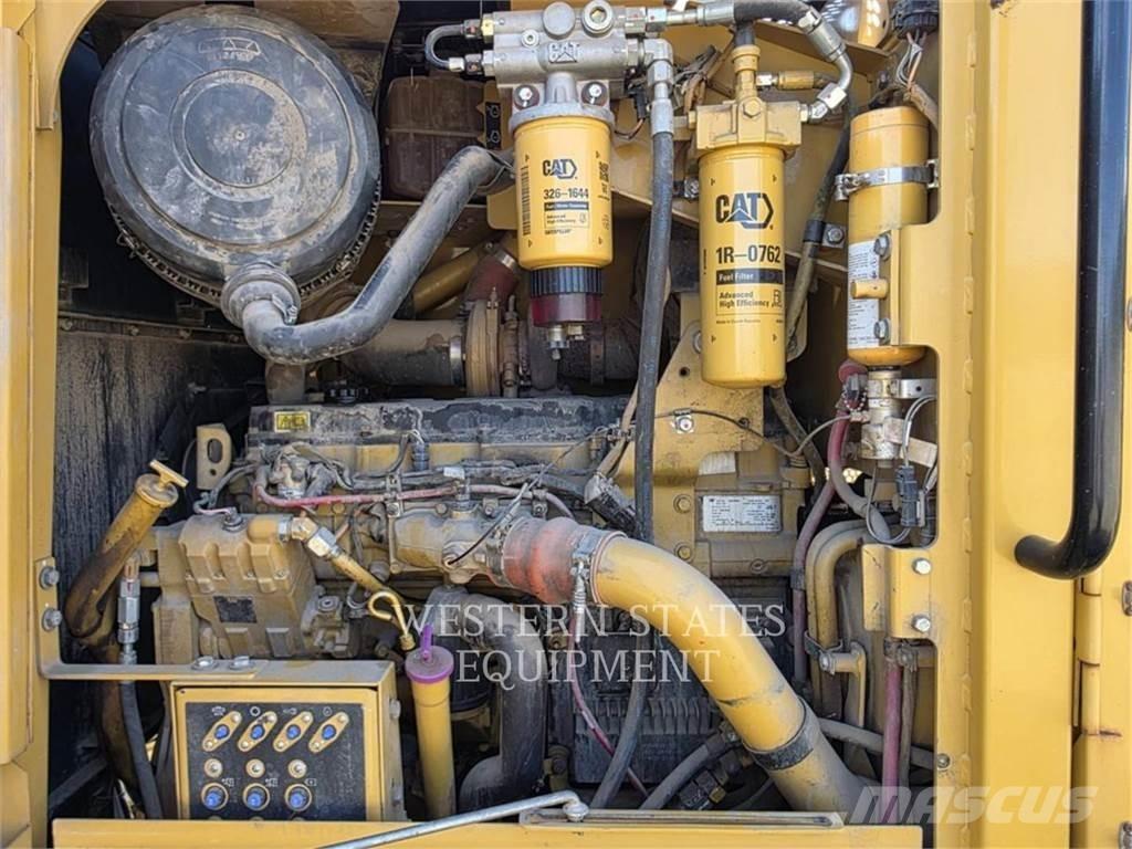 CAT 160M AWD モーターグレーダー