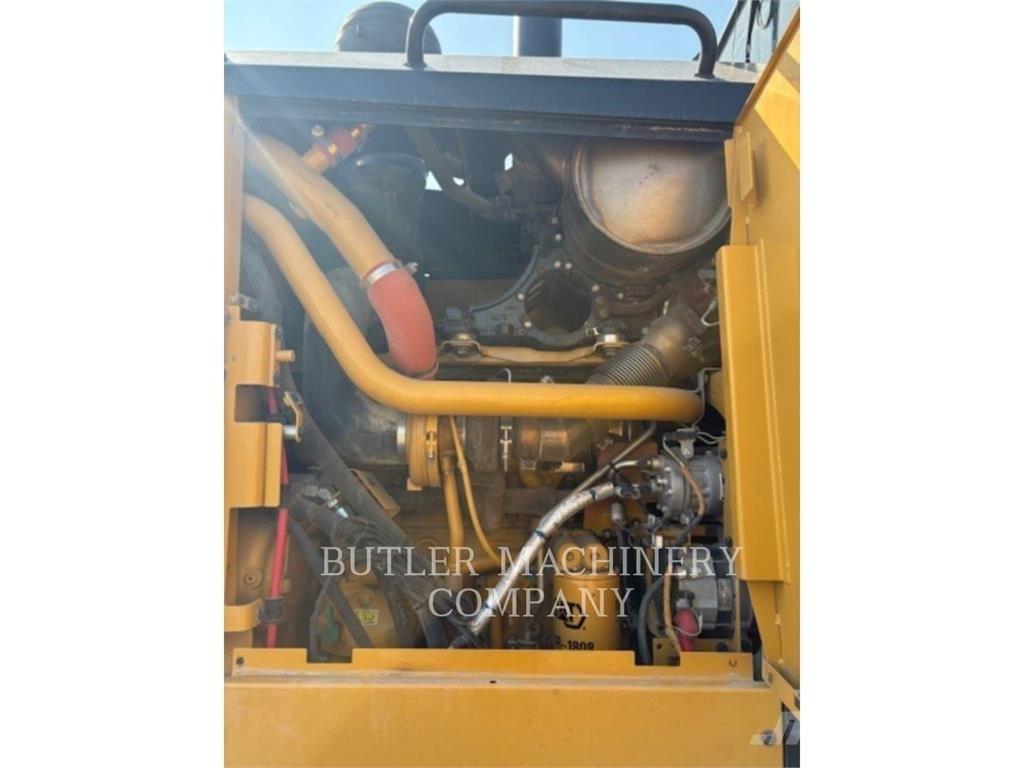 CAT 160M2AWD モーターグレーダー