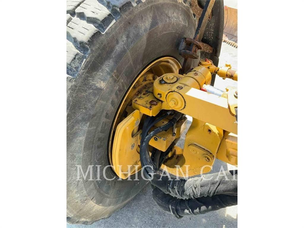 CAT 160M3 AWD モーターグレーダー