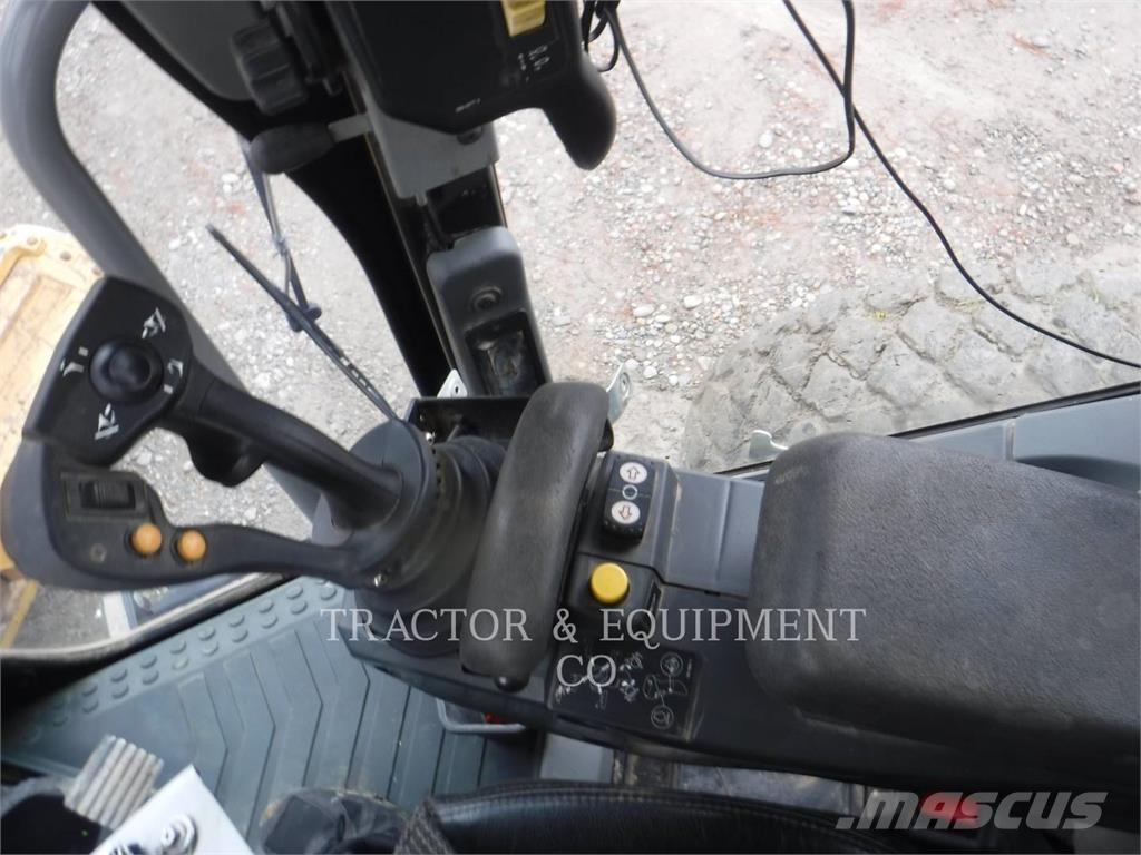 CAT 160M3 AWD モーターグレーダー