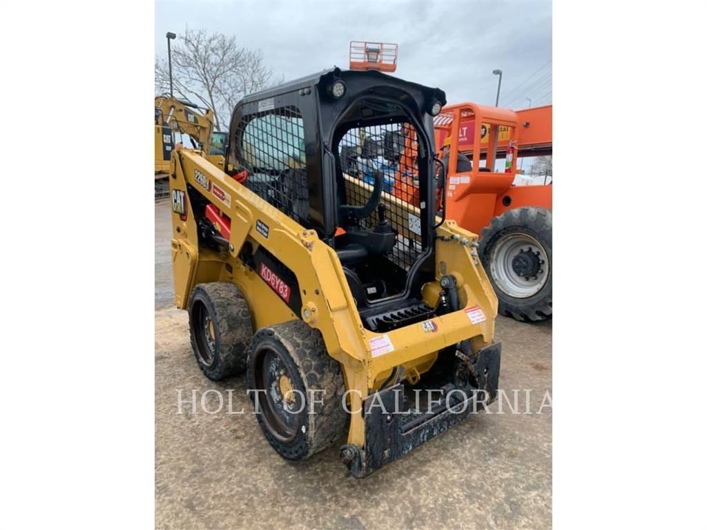 CAT 226 HF スキッドステアローダー