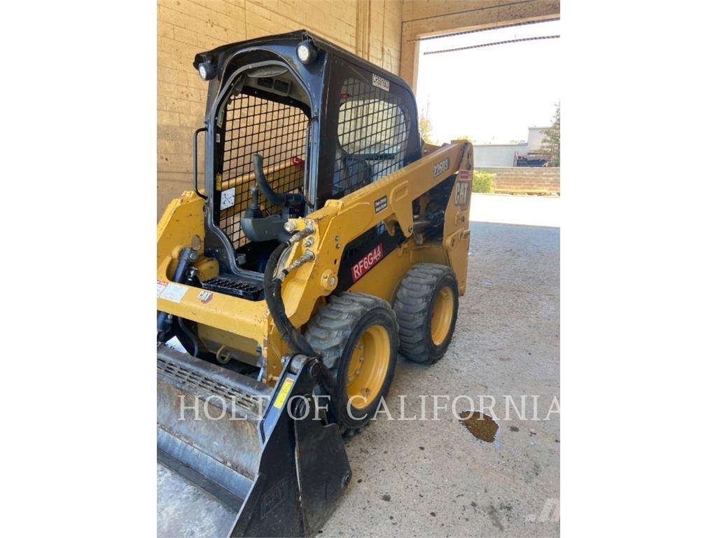 CAT 226 HF スキッドステアローダー