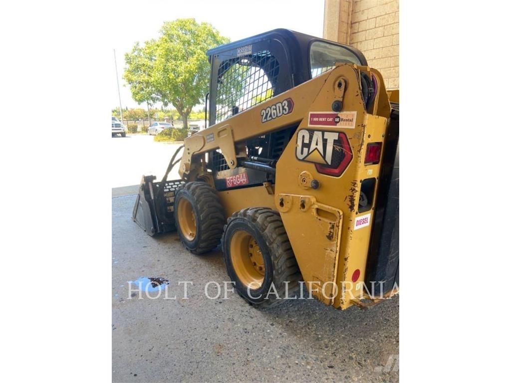CAT 226 HF スキッドステアローダー