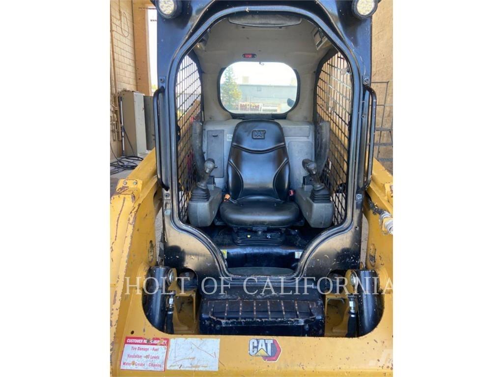 CAT 226 HF スキッドステアローダー