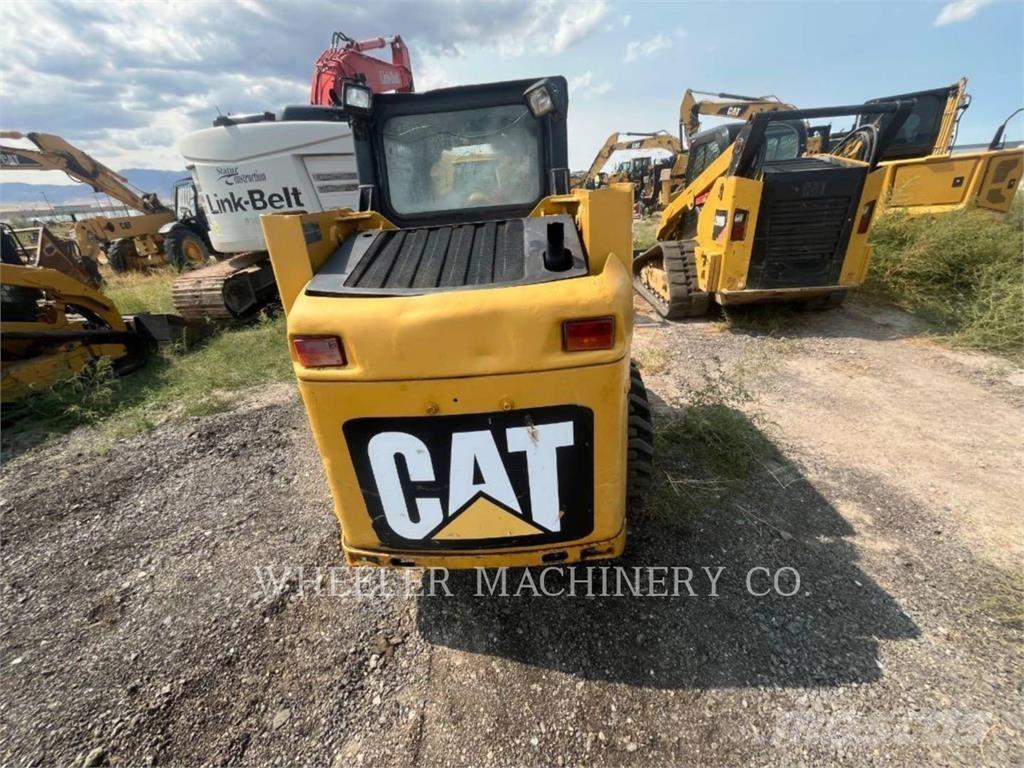 CAT 226B3 C3 スキッドステアローダー