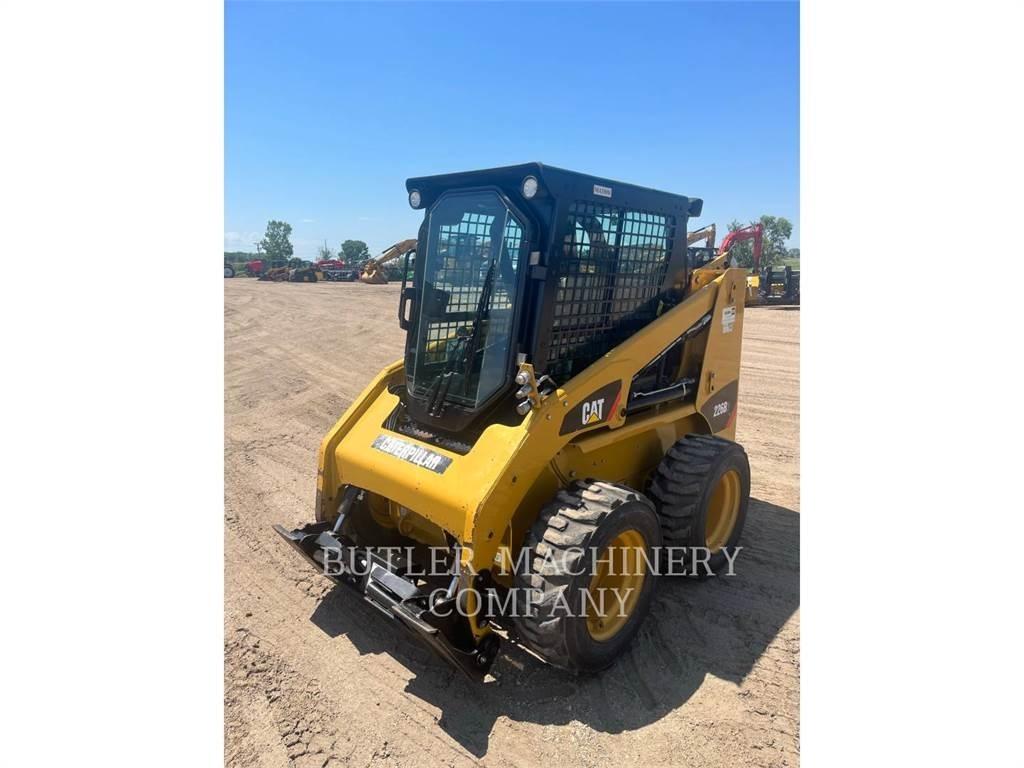 CAT 226B3 C3S2 スキッドステアローダー
