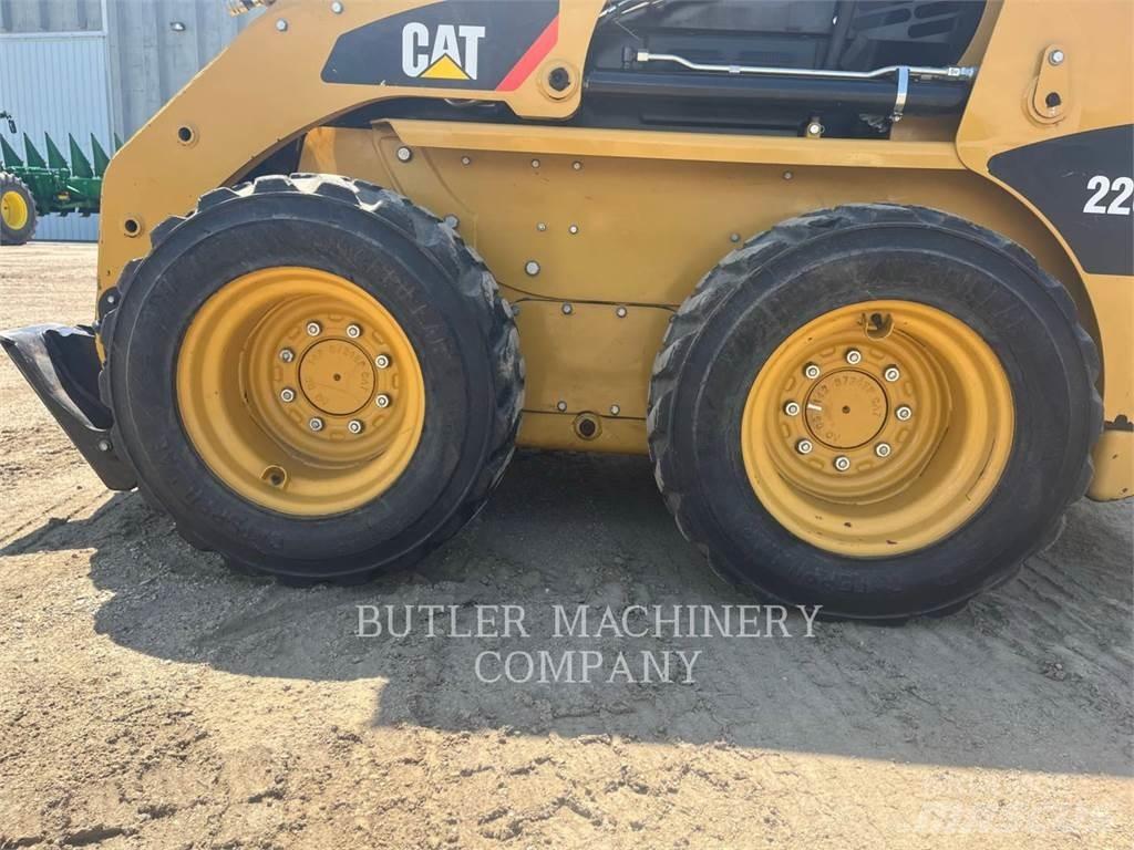 CAT 226B3 C3S2 スキッドステアローダー