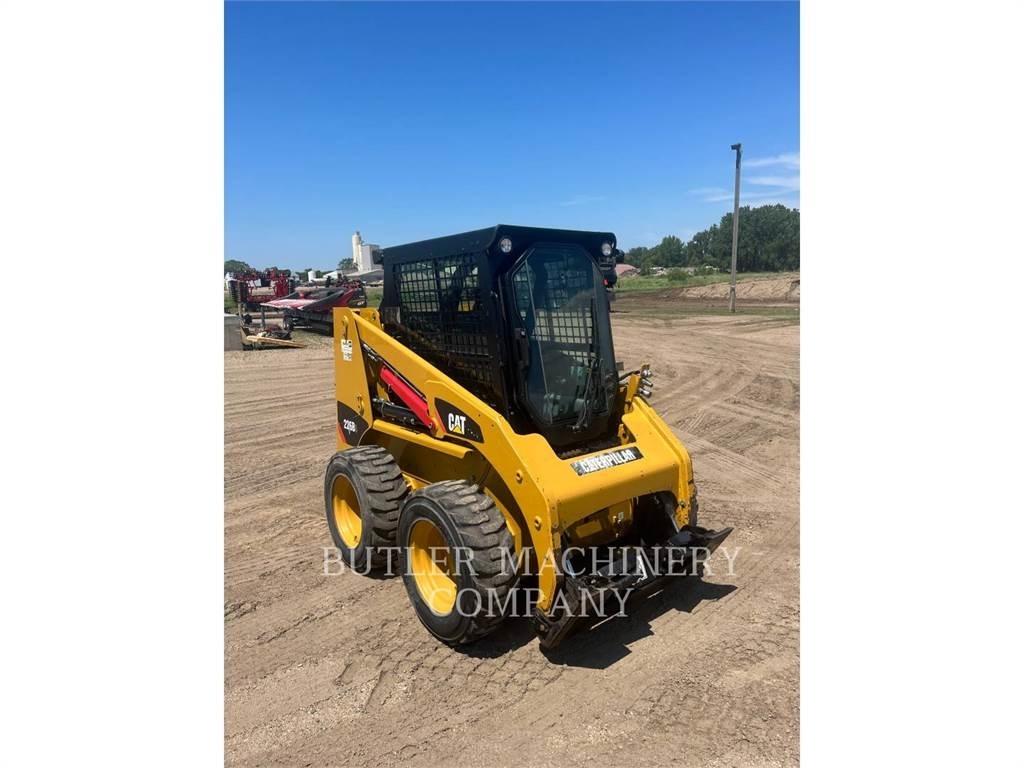 CAT 226B3 C3S2 スキッドステアローダー
