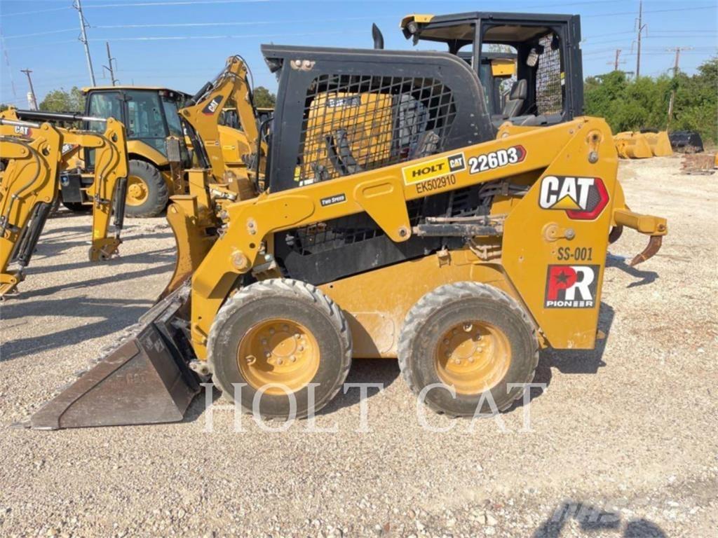 CAT 226D スキッドステアローダー