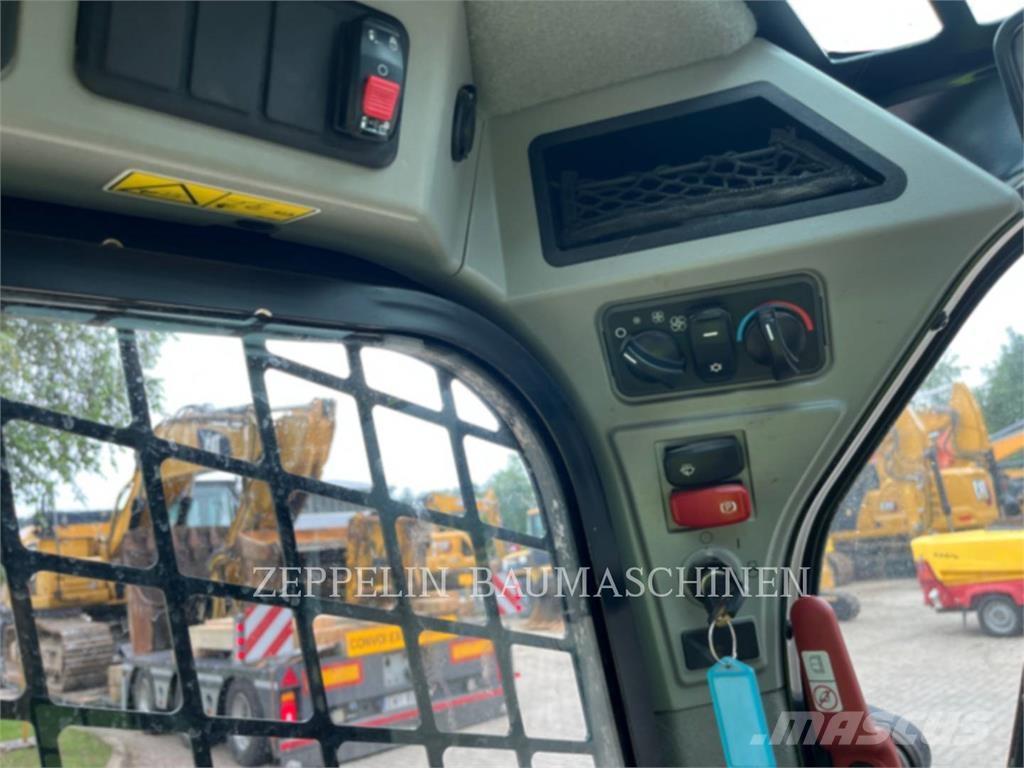 CAT 226D スキッドステアローダー