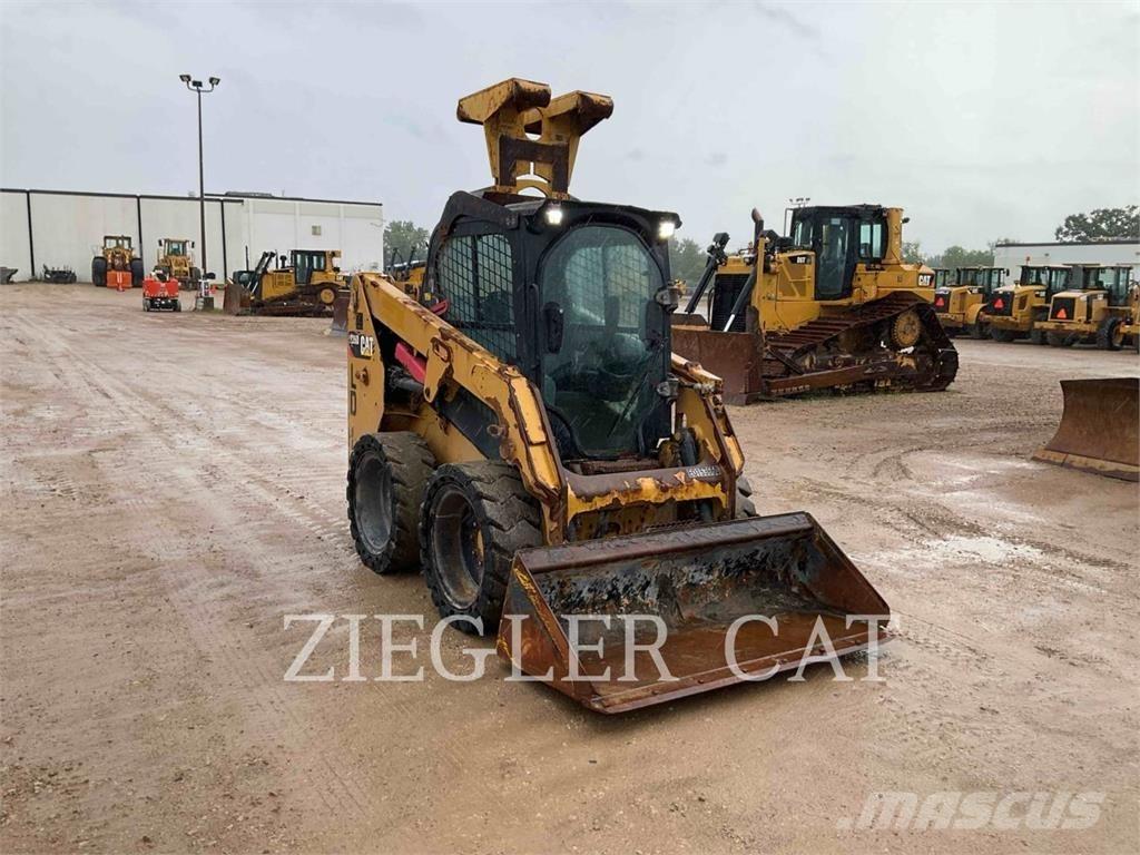 CAT 226D スキッドステアローダー
