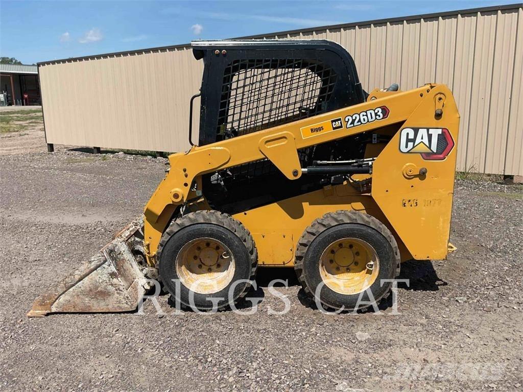 CAT 226D スキッドステアローダー