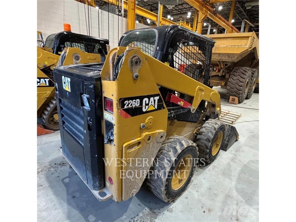 CAT 226D スキッドステアローダー