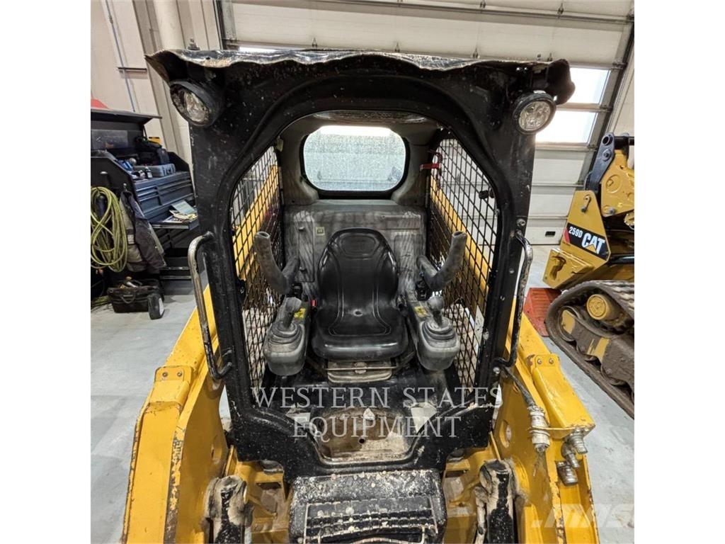 CAT 226D スキッドステアローダー