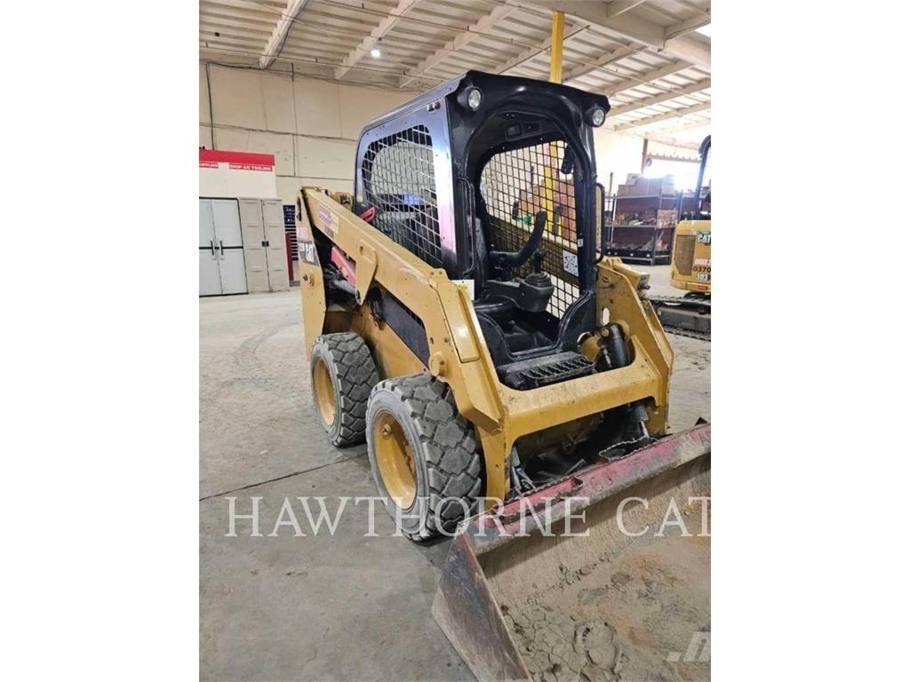 CAT 226D スキッドステアローダー
