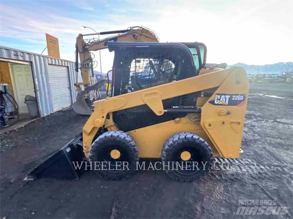 CAT 226D C1-H2 スキッドステアローダー
