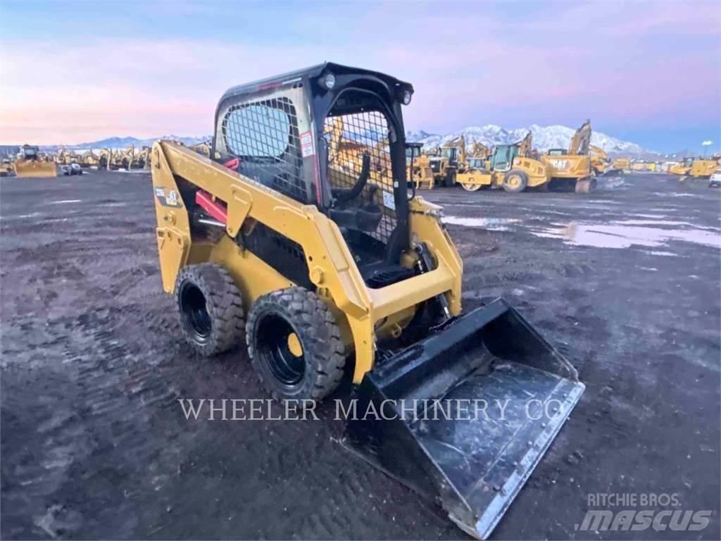 CAT 226D C1-H2 スキッドステアローダー
