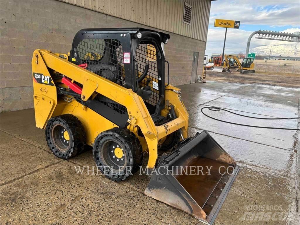 CAT 226D C1-H2 スキッドステアローダー