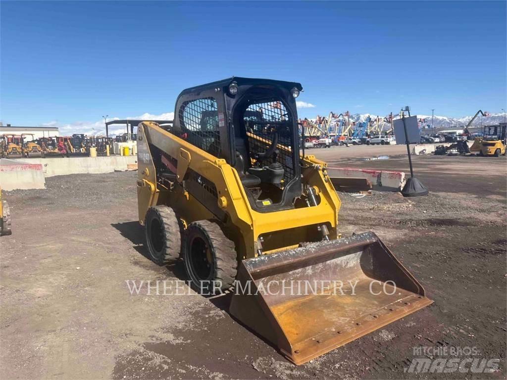CAT 226D C1-H2 スキッドステアローダー