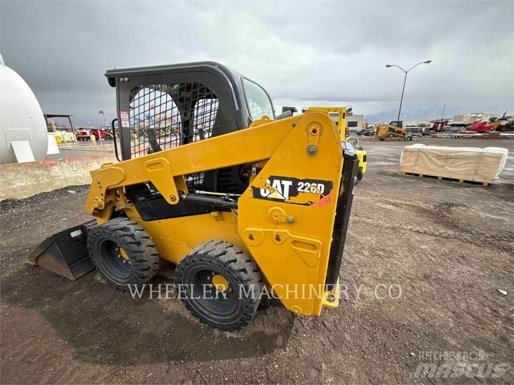 CAT 226D C1-H2 スキッドステアローダー