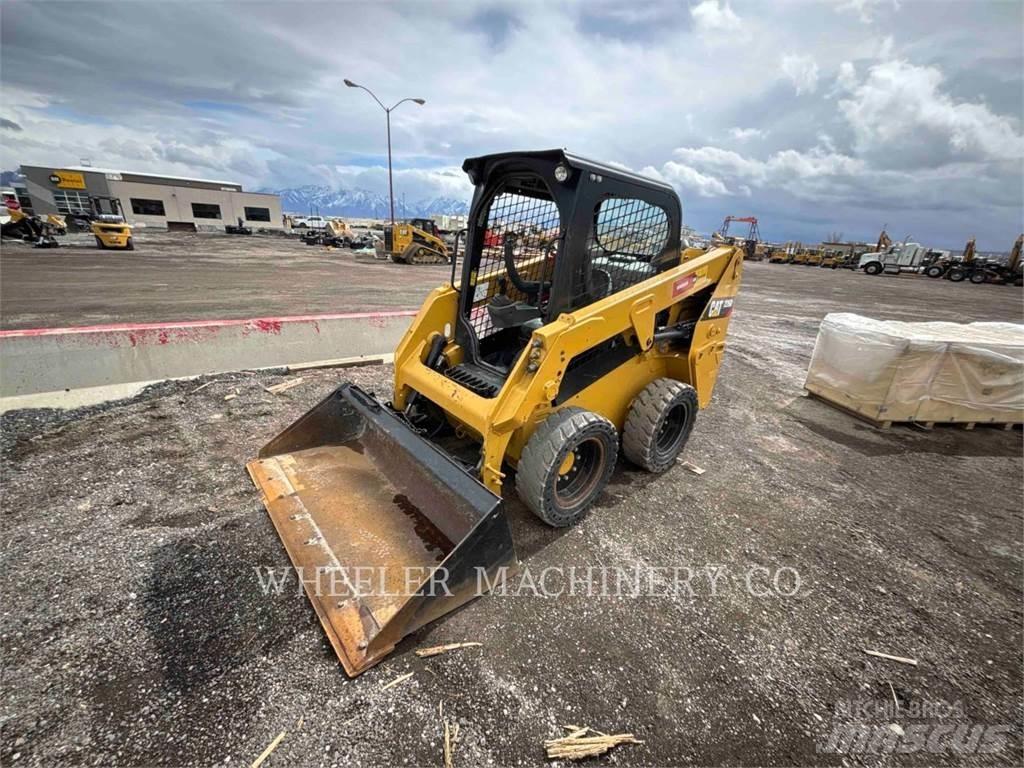 CAT 226D C1-H2 スキッドステアローダー