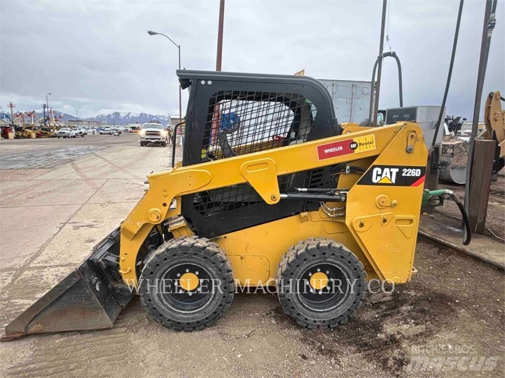 CAT 226D C1-H2 スキッドステアローダー