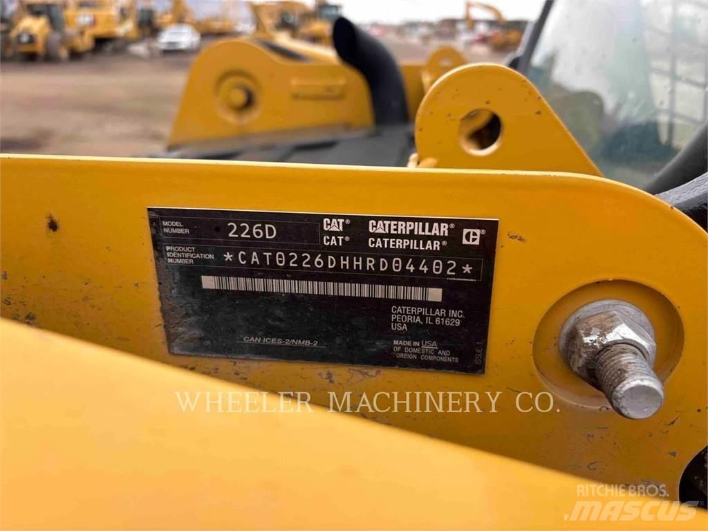 CAT 226D C1-H2 スキッドステアローダー