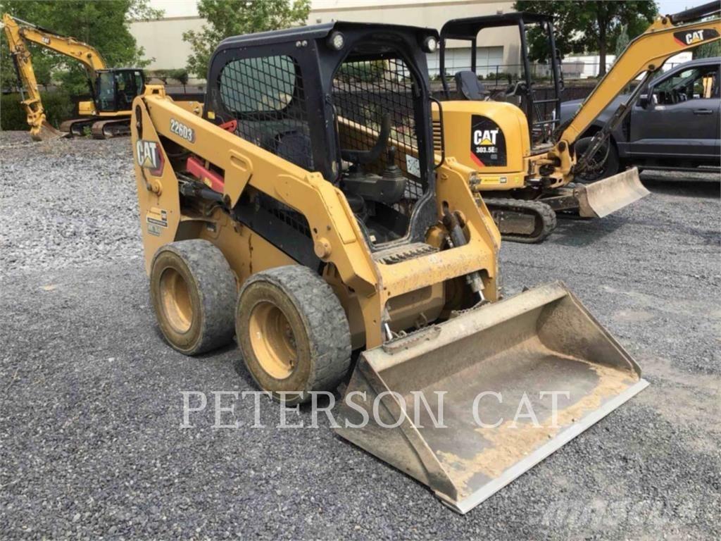 CAT 226D3 スキッドステアローダー