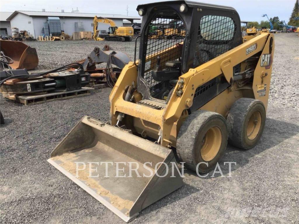 CAT 226D3 スキッドステアローダー