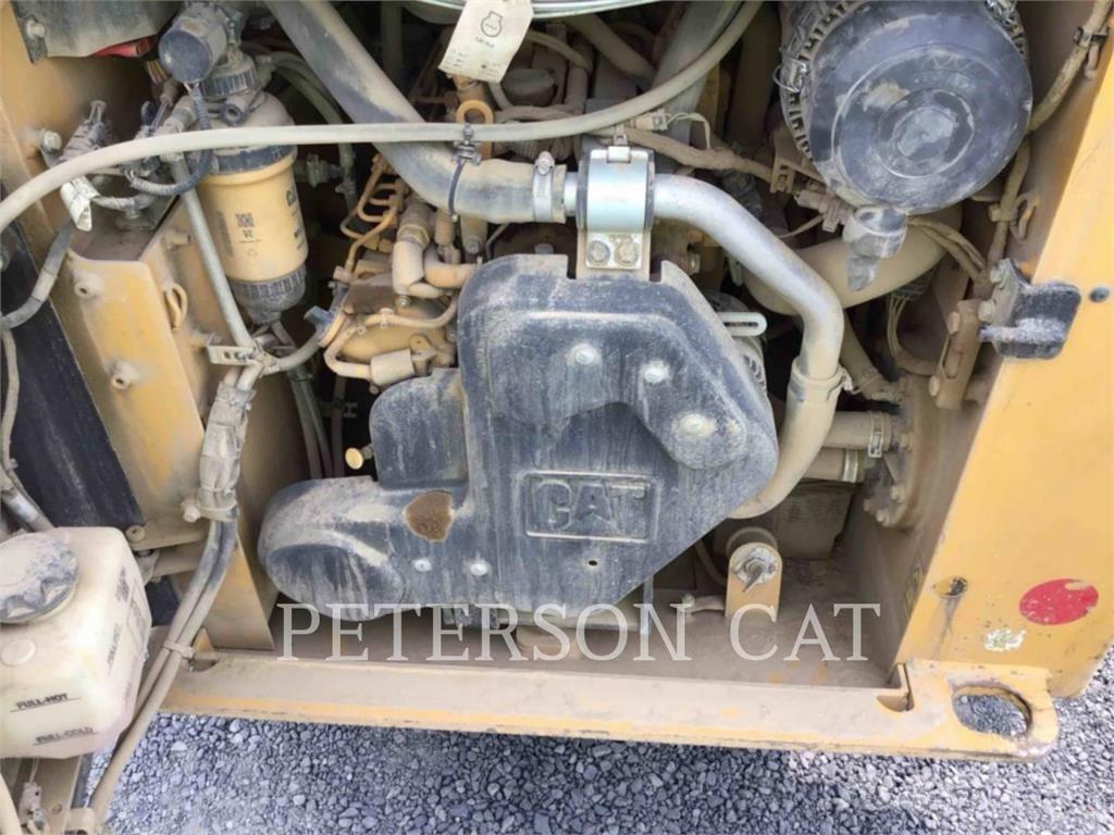 CAT 226D3 スキッドステアローダー