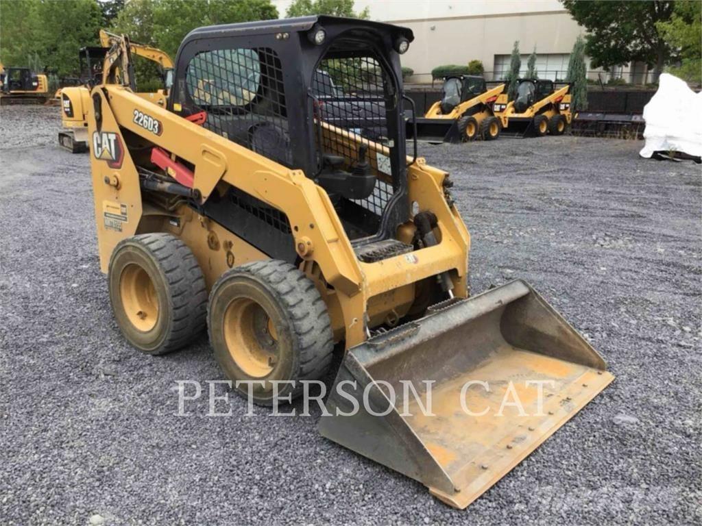 CAT 226D3 スキッドステアローダー