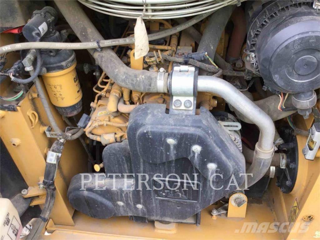 CAT 226D3 スキッドステアローダー