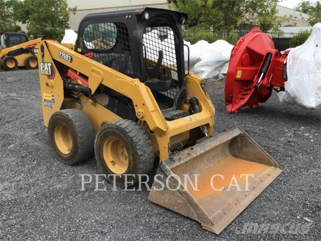 CAT 226D3 スキッドステアローダー