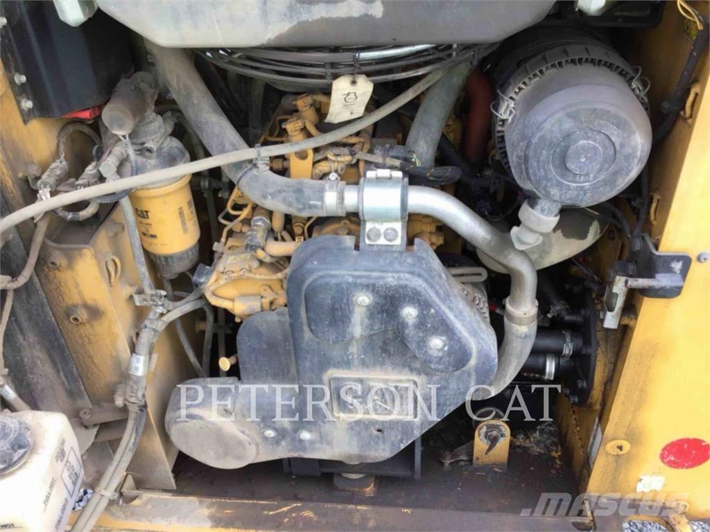 CAT 226D3 スキッドステアローダー