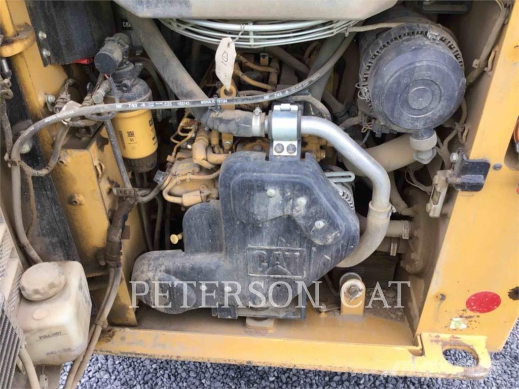 CAT 226D3 スキッドステアローダー