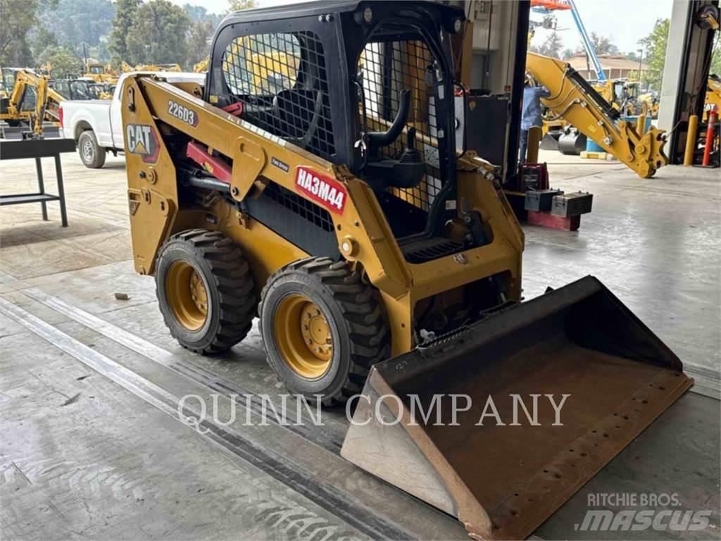 CAT 226D3 スキッドステアローダー