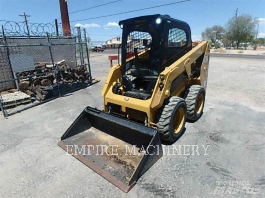 CAT 226D3 スキッドステアローダー