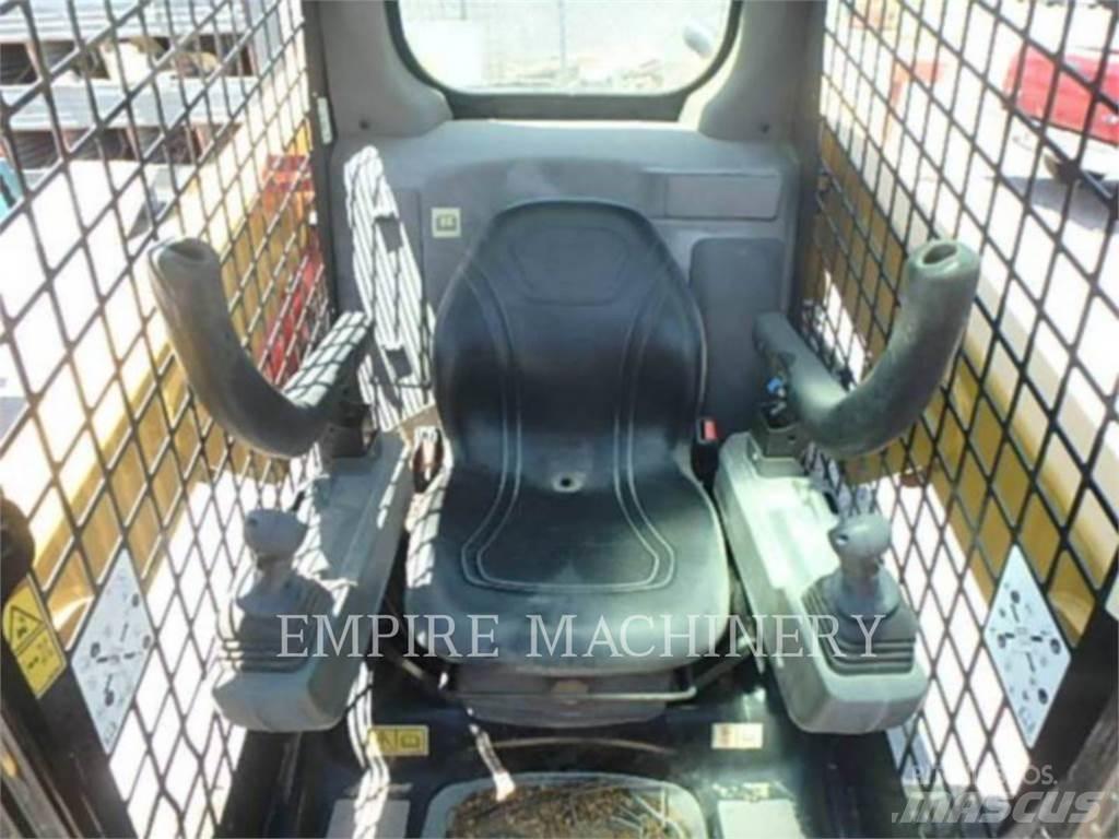 CAT 226D3 スキッドステアローダー